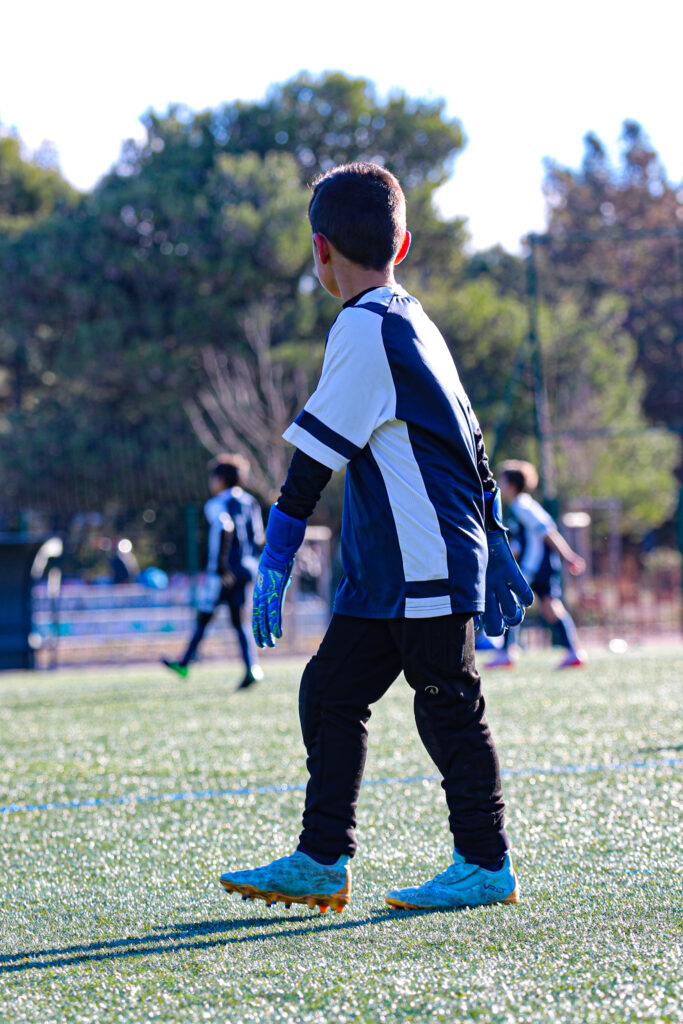 gardien de but de l'académie sportive des alpes au stade de football de Venelles